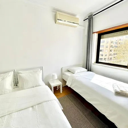 Guest house Parque Nacoes Paradise *