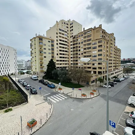 Parque Nacoes Paradise * Lisbon